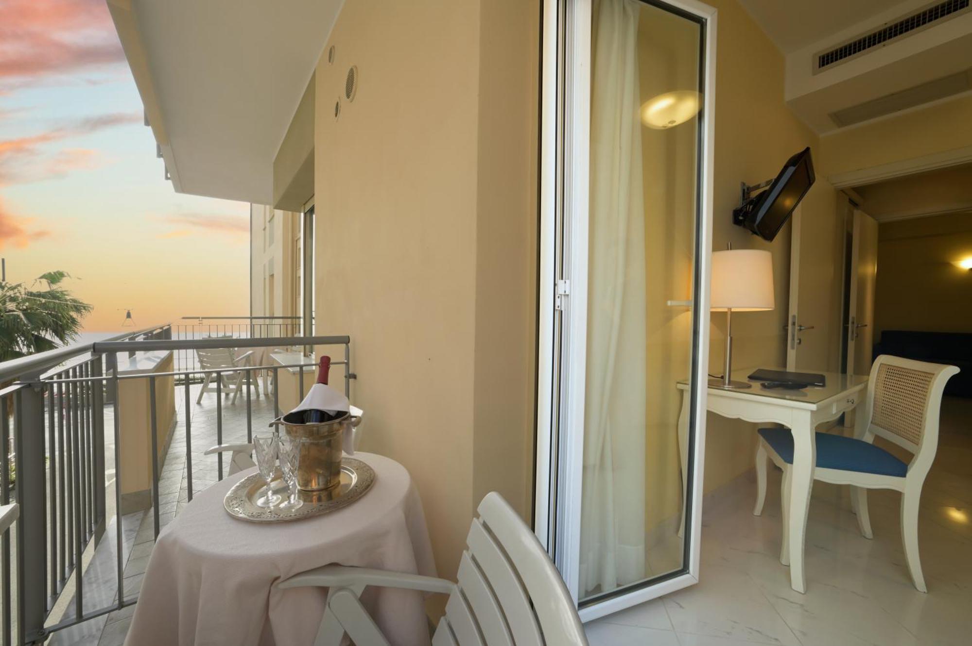 Residence Atlantic Alassio Esterno foto