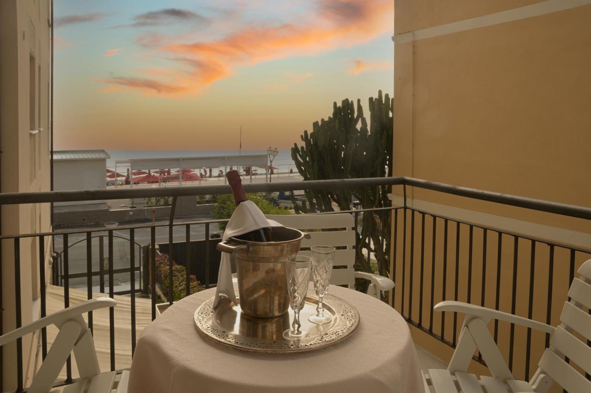 Residence Atlantic Alassio Esterno foto