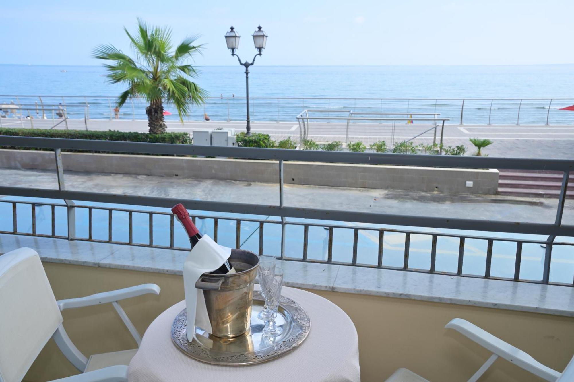 Residence Atlantic Alassio Esterno foto