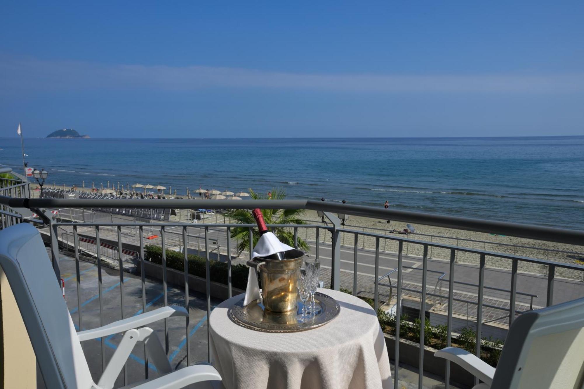 Residence Atlantic Alassio Esterno foto